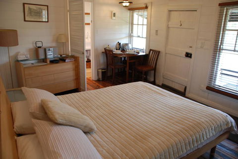 Mancuso Country Cottage Retreat - Kawana Tourism 3