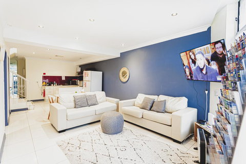 Manly Beach Hostel - Kawana Tourism 1