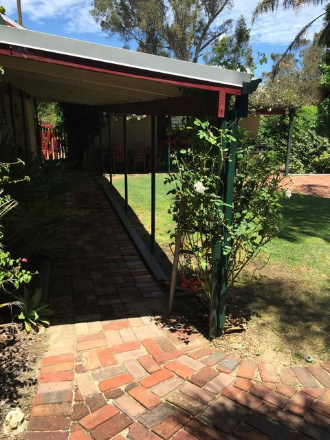 Meadow Cottage Guildford Western Australia - Kawana Tourism 3
