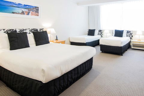 Mercure Charlestown - Kawana Tourism 1