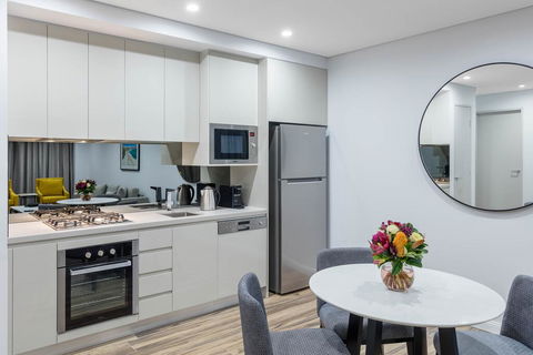 Meriton Suites Bondi Junction - Kawana Tourism 1