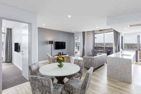 Meriton Suites Church Street, Parramatta - Kawana Tourism 0