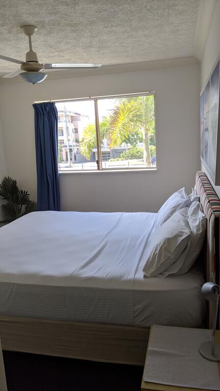 Mermaid Beach Apartment - Kawana Tourism 1