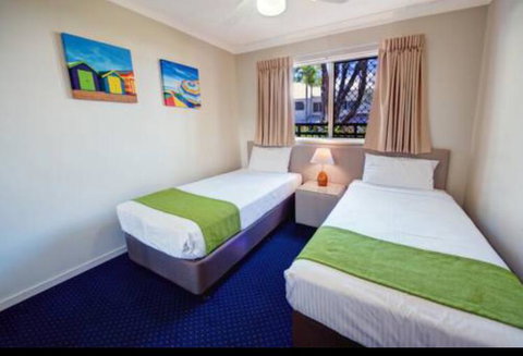 Mermaid Beach Apartment - Kawana Tourism 2
