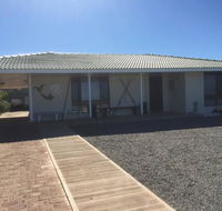 Mermaid Beachside Accommodation - Kawana Tourism