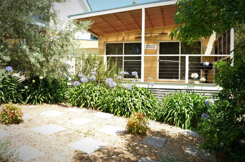 Metung Cottage - Kawana Tourism 0