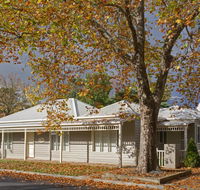 Mews Cottages - Kawana Tourism