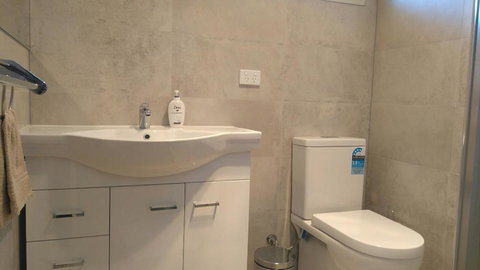 Modern 4-Bedroom House Near Singleton CBD Hunter Valley - Kawana Tourism 1