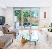 Modern apartment with large courtyard and short walk to Bondi Beach - Kawana Tourism