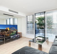 Modern Bronte Apt. w/ Ocean Views Just Minutes Walk to Beach - Kawana Tourism