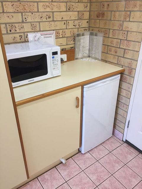 Mulga Country Motor Inn - Kawana Tourism 3