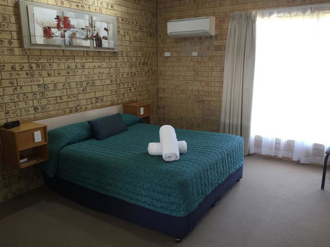 Mulga Country Motor Inn - Kawana Tourism 1