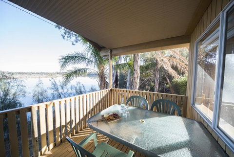 Mundic Waterfront Cottages - Kawana Tourism 0
