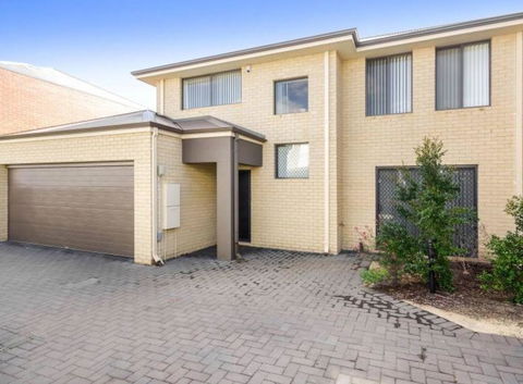 Holiday Home Near Perth City / Airport / Stadium / Casino - Kawana Tourism 1
