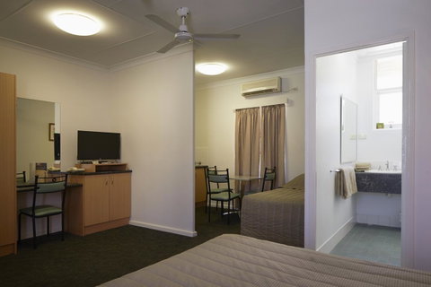 Baileys Parkside Motel By VetroBlu - Kawana Tourism 12