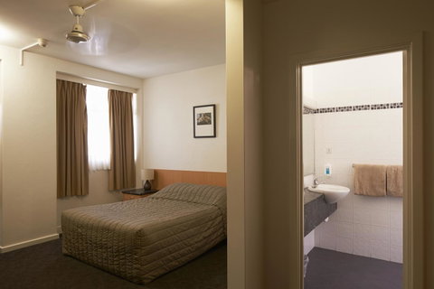 Baileys Parkside Motel By VetroBlu - Kawana Tourism 15