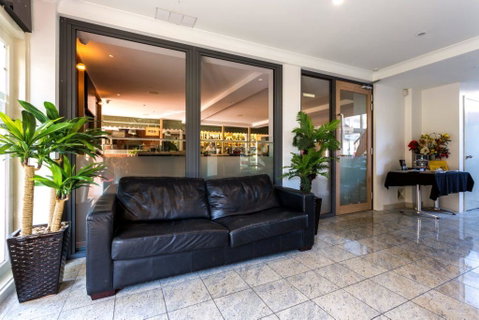 Baileys Parkside Motel By VetroBlu - Kawana Tourism 0