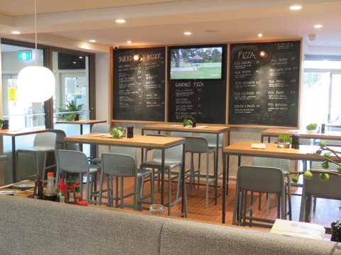 Baileys Parkside Motel By VetroBlu - Kawana Tourism 3