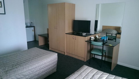 Baileys Parkside Motel By VetroBlu - Kawana Tourism 10