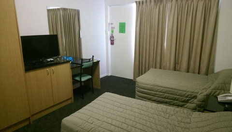Baileys Parkside Motel By VetroBlu - Kawana Tourism 17