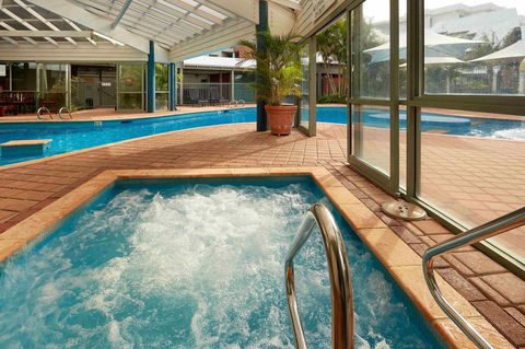 Broadwater Resort Como - Kawana Tourism 30