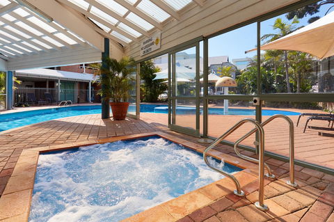 Broadwater Resort Como - Kawana Tourism 6