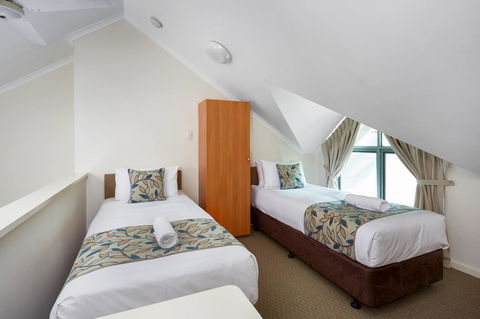 Broadwater Resort Como - Kawana Tourism 19