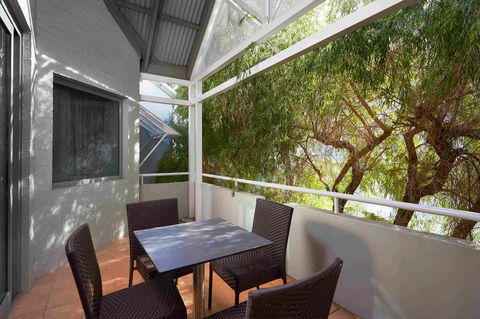 Broadwater Resort Como - Kawana Tourism 14