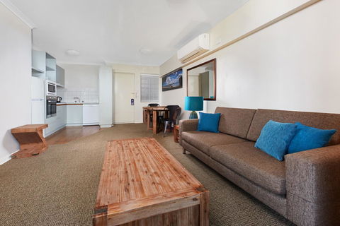 Broadwater Resort Como - Kawana Tourism 12