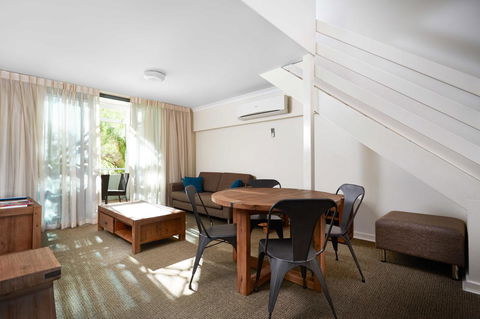 Broadwater Resort Como - Kawana Tourism 18