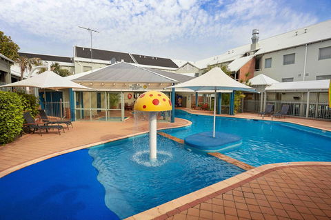 Broadwater Resort Como - Kawana Tourism 26