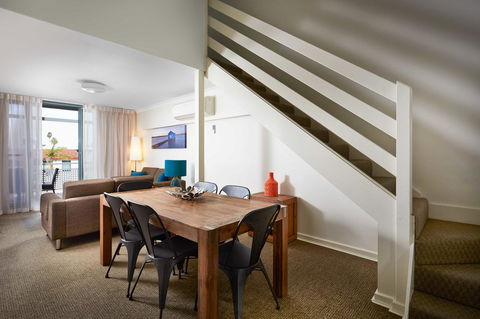 Broadwater Resort Como - Kawana Tourism 21