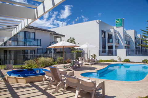 Quality Resort Sorrento Beach - Kawana Tourism 13