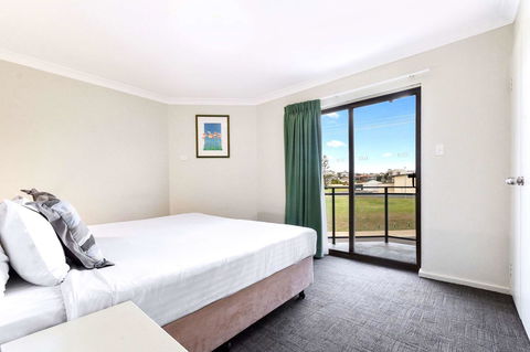 Quality Resort Sorrento Beach - Kawana Tourism 37