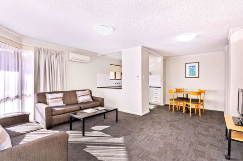 Quality Resort Sorrento Beach - Kawana Tourism 31