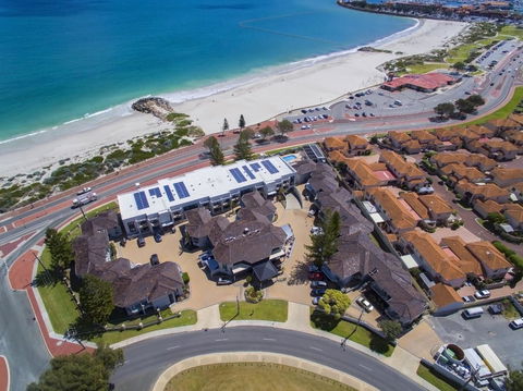 Quality Resort Sorrento Beach - Kawana Tourism 1