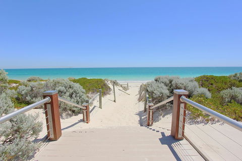 Quality Resort Sorrento Beach - Kawana Tourism 14