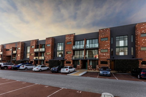 Perth Ascot Central Apartment Hotel Official - Kawana Tourism 4