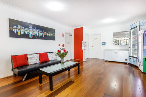 Perth Ascot Central Apartment Hotel Official - Kawana Tourism 8