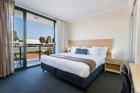 Perth Ascot Central Apartment Hotel Official - Kawana Tourism 9
