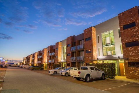 Perth Ascot Central Apartment Hotel Official - Kawana Tourism 0