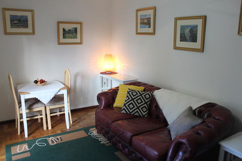 Jacaranda Hideaway Bed & Breakfast - Kawana Tourism 6
