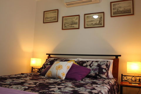 Jacaranda Hideaway Bed & Breakfast - Kawana Tourism 8
