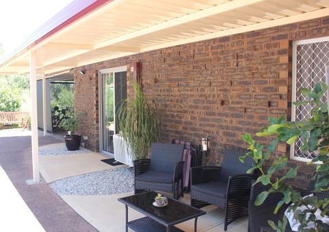 Jacaranda Hideaway Bed & Breakfast - Kawana Tourism 12
