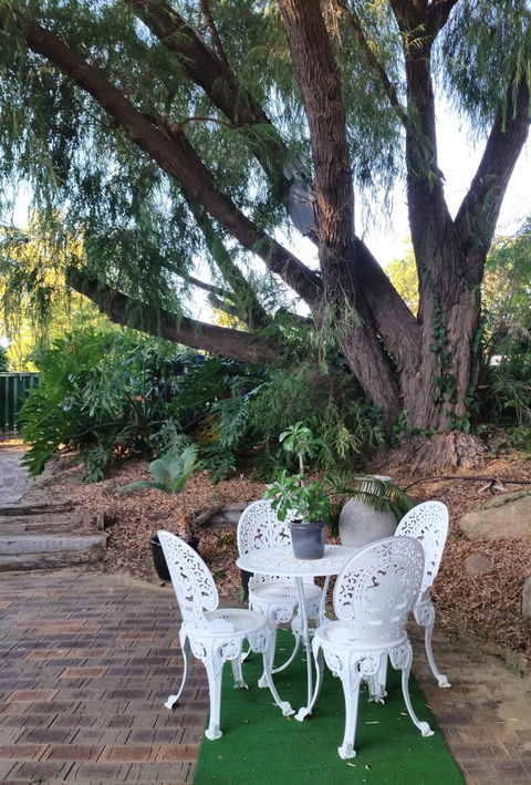 Jacaranda Hideaway Bed & Breakfast - Kawana Tourism 15
