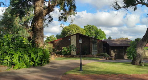 Jacaranda Hideaway Bed & Breakfast - Kawana Tourism 16