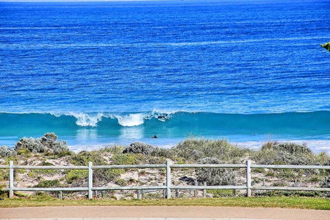 Beachfront @ Scarbs - Kawana Tourism 13