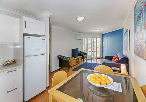 Beachfront @ Scarbs - Kawana Tourism 1
