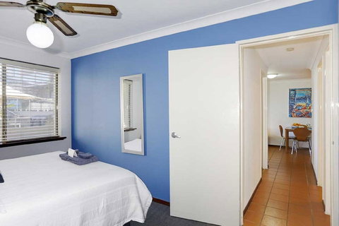 Beachfront @ Scarbs - Kawana Tourism 3
