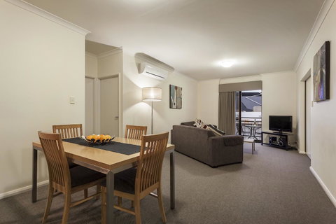 Best Western Northbridge Apartments - Kawana Tourism 18